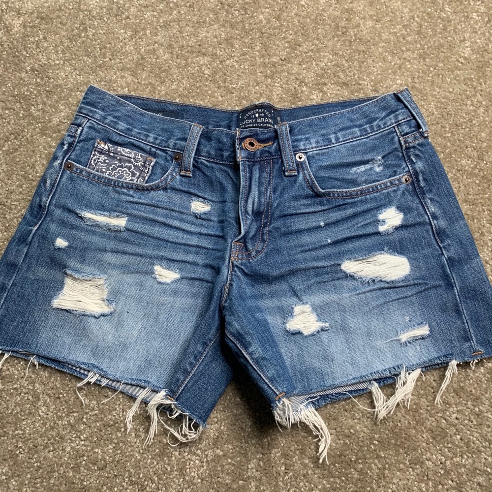 Distressed lucky shorts size 26